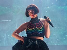 Find the Best Seats to Qveen Herby