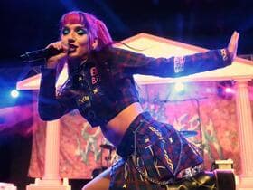 Find the Best Seats to Scene Queen