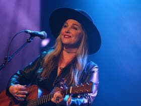 Find the Best Seats to Sunny Sweeney